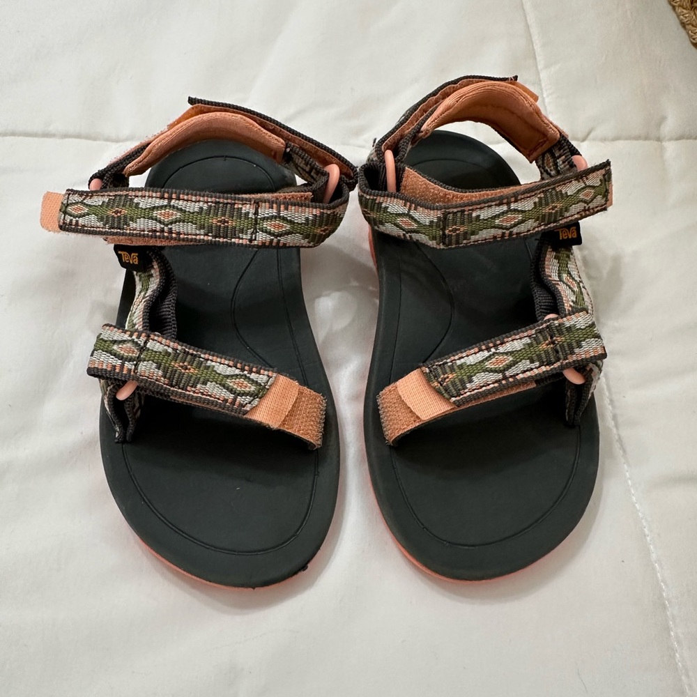Girls Teva Sandals Size 8 - Peach and Green - Worn Once!
